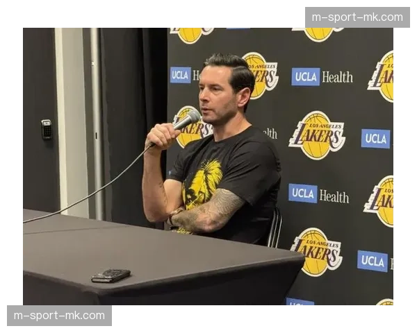 雷迪克临场指挥受质疑 湖人教练面临调整压力