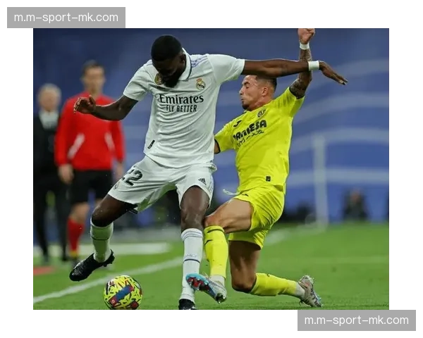 盖耶角球混战扳回一城 比利亚雷亚尔难阻巴萨强势进攻